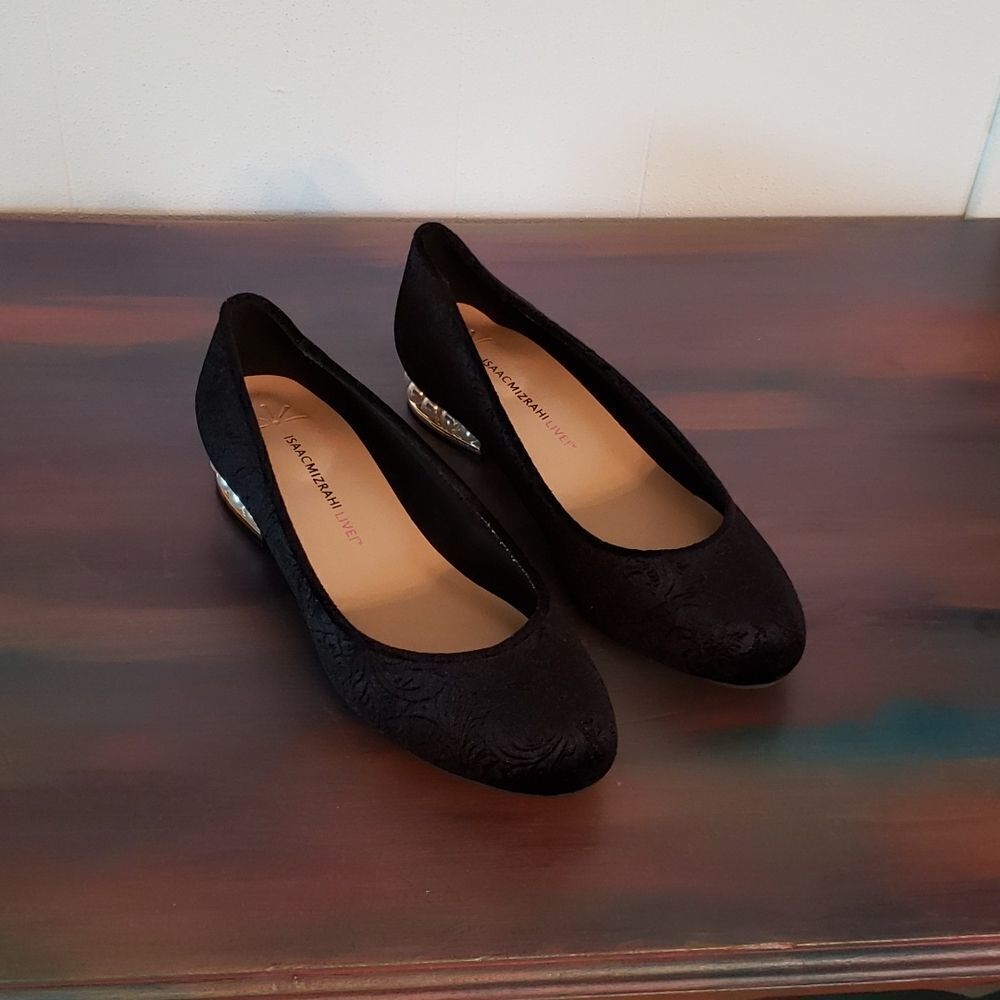 EUC Isaac Mizrahi Slip-On Velvet Flats (Slight Heel) With Pearl Accents Sz 7M